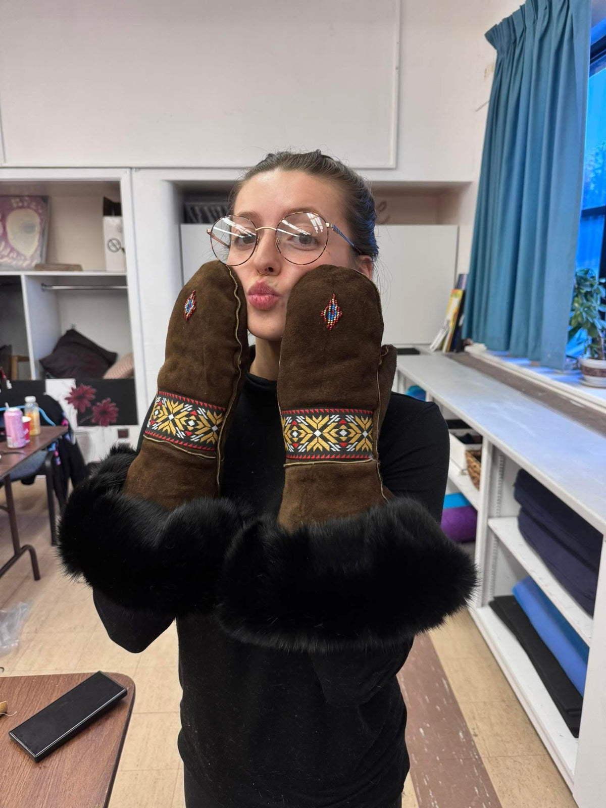 Handcrafted leather mitts with fur trim and beadwork – Hide & Stitch Co.